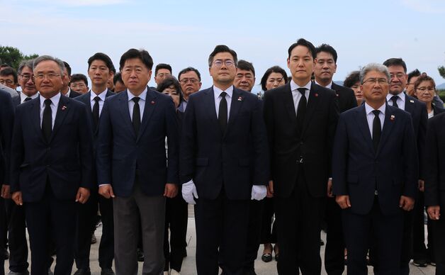 박찬대 제주 표심잡기…4·3평화공원서 참배 후 도당 간담회