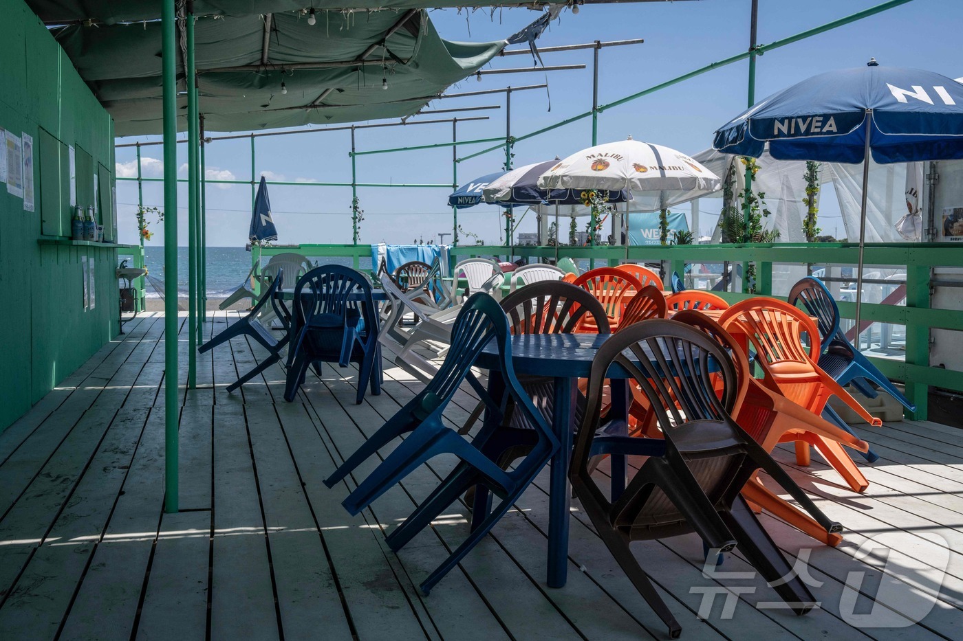 (후지사와 AFP=뉴스1) 강민경 기자 = 일본 가나가와현 후지사와시의 한 해변 시설이 30일 발령된 쓰나미 경보 이후 비어 있는 모습. 2025.7.30ⓒ AFP=뉴스1