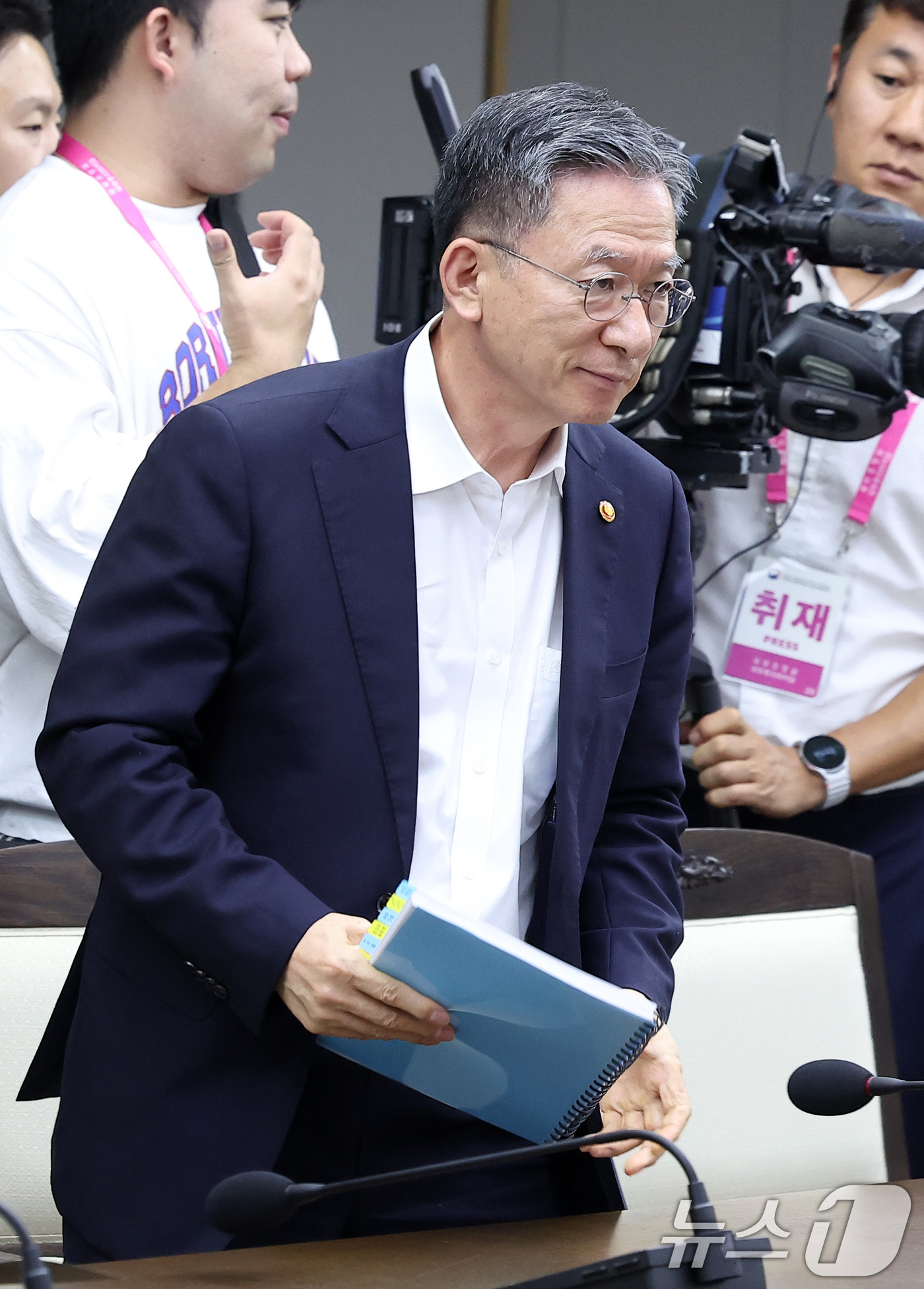 (세종=뉴스1) 김성진 기자 = 정성호 법무부 장관이 30일 정부세종청사에서 열린 국정현안 관계장관회의에 참석하고 있다. 2025.7.30/뉴스1