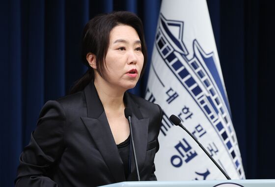 李대통령, 스가 전 日총리 접견…"셔틀외교 바로 재개 어렵지만 곧 복원"(종합)