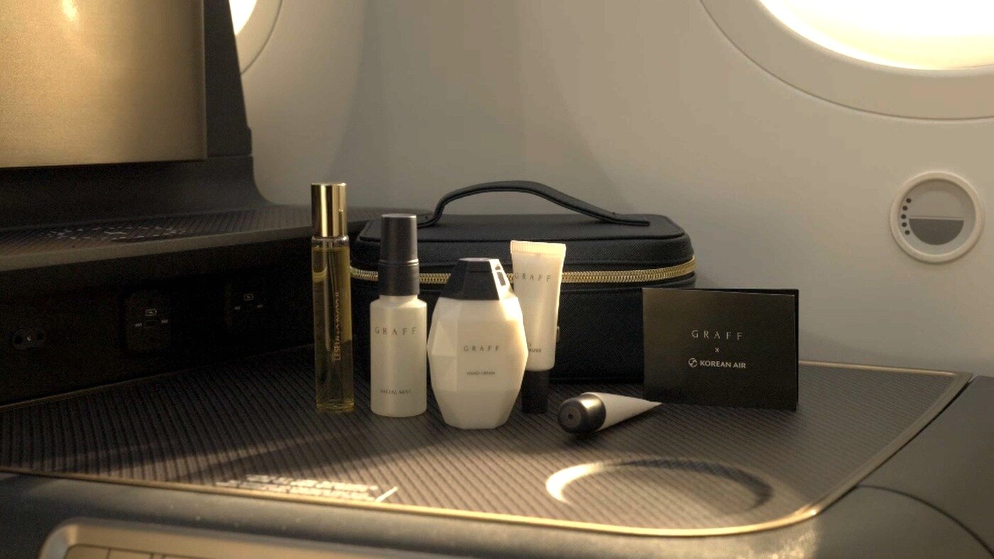 본문 이미지 - 대한항공과 영국 고급 주얼리 브랜드 그라프(GRAFF)가 협업한 상위 클래스 어메니티 키트(대한항공 제공). 2025.07.30.