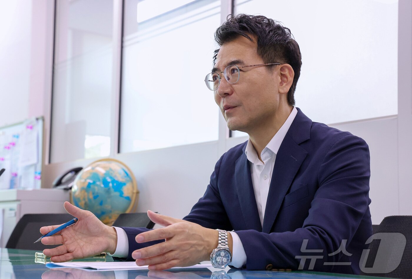 본문 이미지 - 남영우 국토교통부 건설정책국장이 30일 정부세종청사 국토교통부 사무실에서 뉴스1과 인터뷰를 하고 있다. /뉴스1 ⓒ News1 김성진 기자