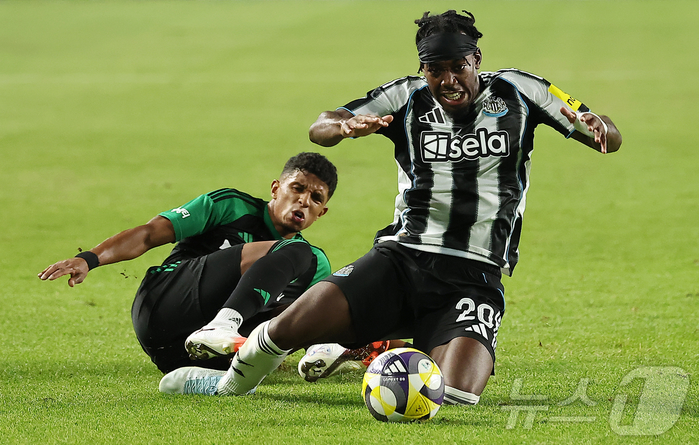 (수원=뉴스1) 김진환 기자 = 30일 오후 경기 수원시 팔달구 수원월드컵경기장에서 열린 쿠팡플레이 시리즈 팀 K리그와 잉글랜드 프리미어리그 뉴캐슬 유나이티드의 경기, 후반 뉴캐슬 …