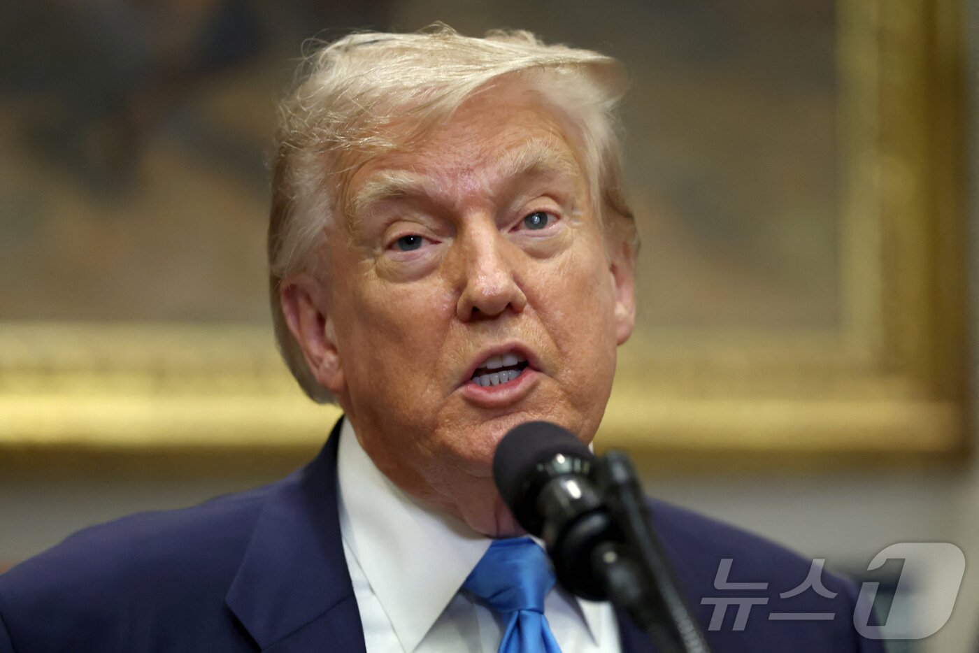 본문 이미지 - 도널드 트럼프 미국 대통령이 7월 30일&#40;현지시간&#41; 미국 워싱턴DC 백악관에서 열린 퇴역 군인 주택 융자 프로그램 개혁법 서명식에서 최근 진행 중인 관세 협상에 대해 설명하고 있다. 2025.07.30. ⓒ 로이터=뉴스1 ⓒ News1 류정민 특파원