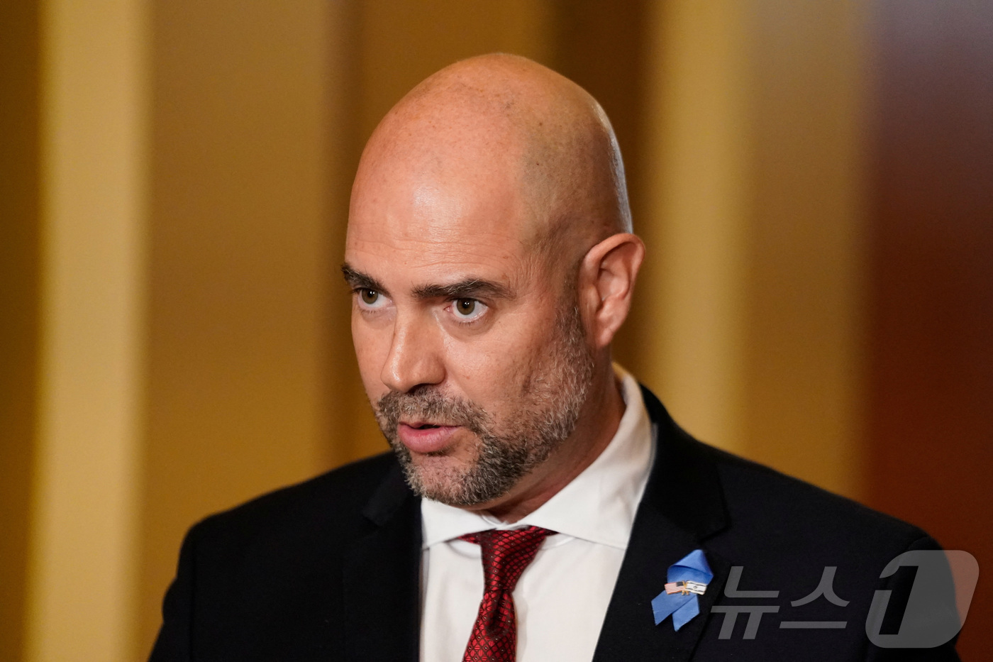 (워싱턴 로이터=뉴스1) 김경민 기자 = 아미르 오하나 이스라엘 의회(크네세트) 의장이 2024년 2월 미국 워싱턴 국회의사당에서 성명을 발표하고 있다. 2024.2.6ⓒ 로이터= …