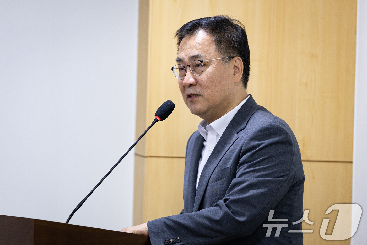 (서울=뉴스1) 유승관 기자 = 최형두 국민의힘 의원이 31일 서울 여의도 국회 의원회관에서 열린 인공지능 대전환(AX)의 미래 Physical AI : 국회 국가미래전략기술포럼에 …