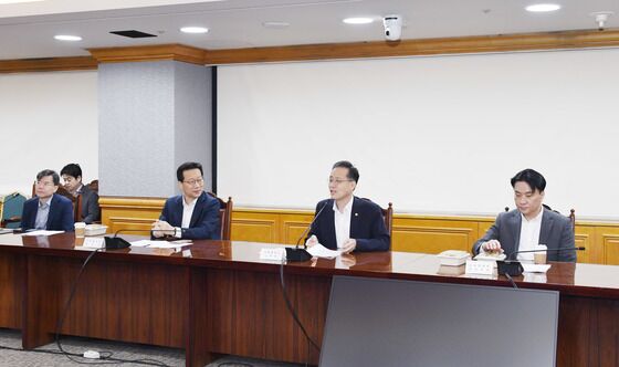 美 금리 동결에…정부 "경각심 갖고 24시간 시장 모니터링"