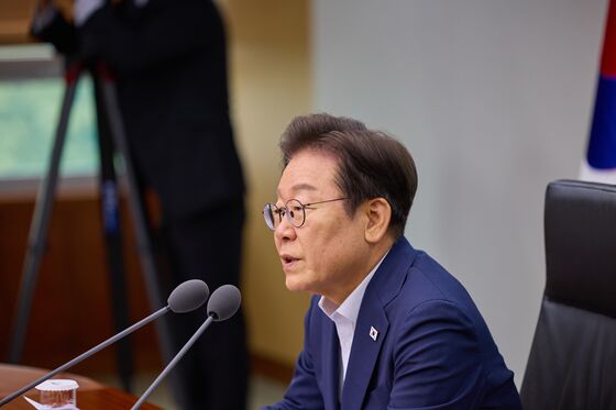 李대통령 "첨단·신산업 규제, 네거티브 원칙…범정부 정책 정비 필요"
