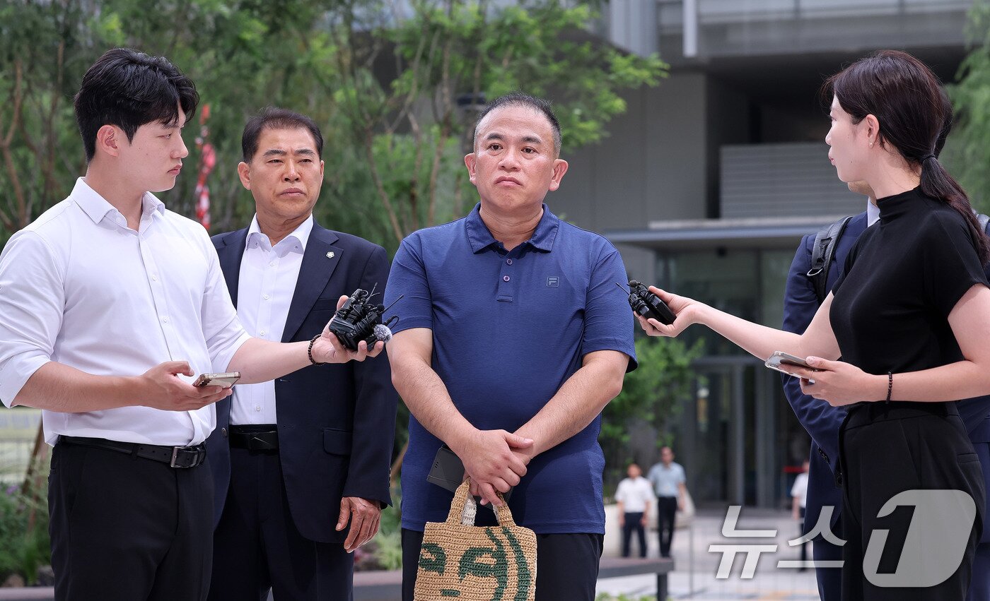 본문 이미지 - 공천개입 의혹을 받는 ‘정치 브로커’ 명태균씨가 31일 오전 서울 종로구에 마련된 김건희 특검팀&#40;특별검사 민중기&#41; 사무실로 조사를 받기 위해 출석하고 있다. 2025.7.31/뉴스1 ⓒ News1 박지혜 기자