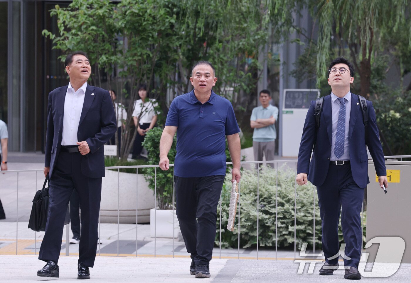 본문 이미지 - 공천개입 의혹을 받는 ‘정치 브로커’ 명태균씨가 31일 오전 서울 종로구에 마련된 김건희 특검팀&#40;특별검사 민중기&#41; 사무실로 조사를 받기 위해 출석하고 있다. 2025.7.31/뉴스1 ⓒ News1 박지혜 기자