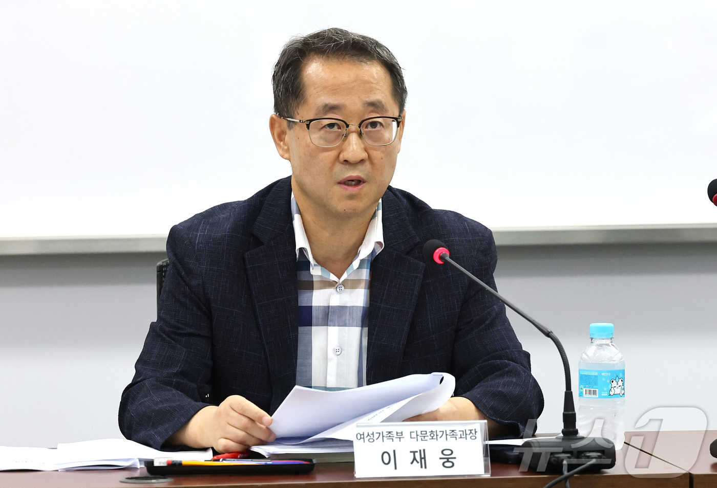 (서울=뉴스1) 임세영 기자 = 이재웅 여성가족부 다문화가족과장이 31일 오전 서울 종로구 정부서울청사에서 2024년 전국 다문화가족 실태조사 결과를 발표하고 있다.