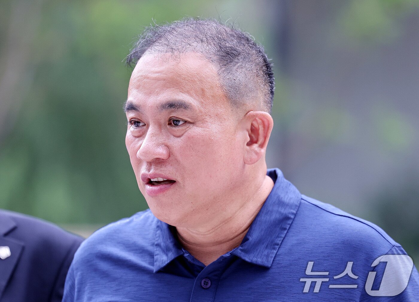 본문 이미지 - 공천개입 의혹을 받는 ‘정치 브로커’ 명태균씨가 31일 오전 서울 종로구에 마련된 김건희 특검팀&#40;특별검사 민중기&#41; 사무실로 조사를 받기 위해 출석하고 있다. 2025.7.31/뉴스1 ⓒ News1 박지혜 기자