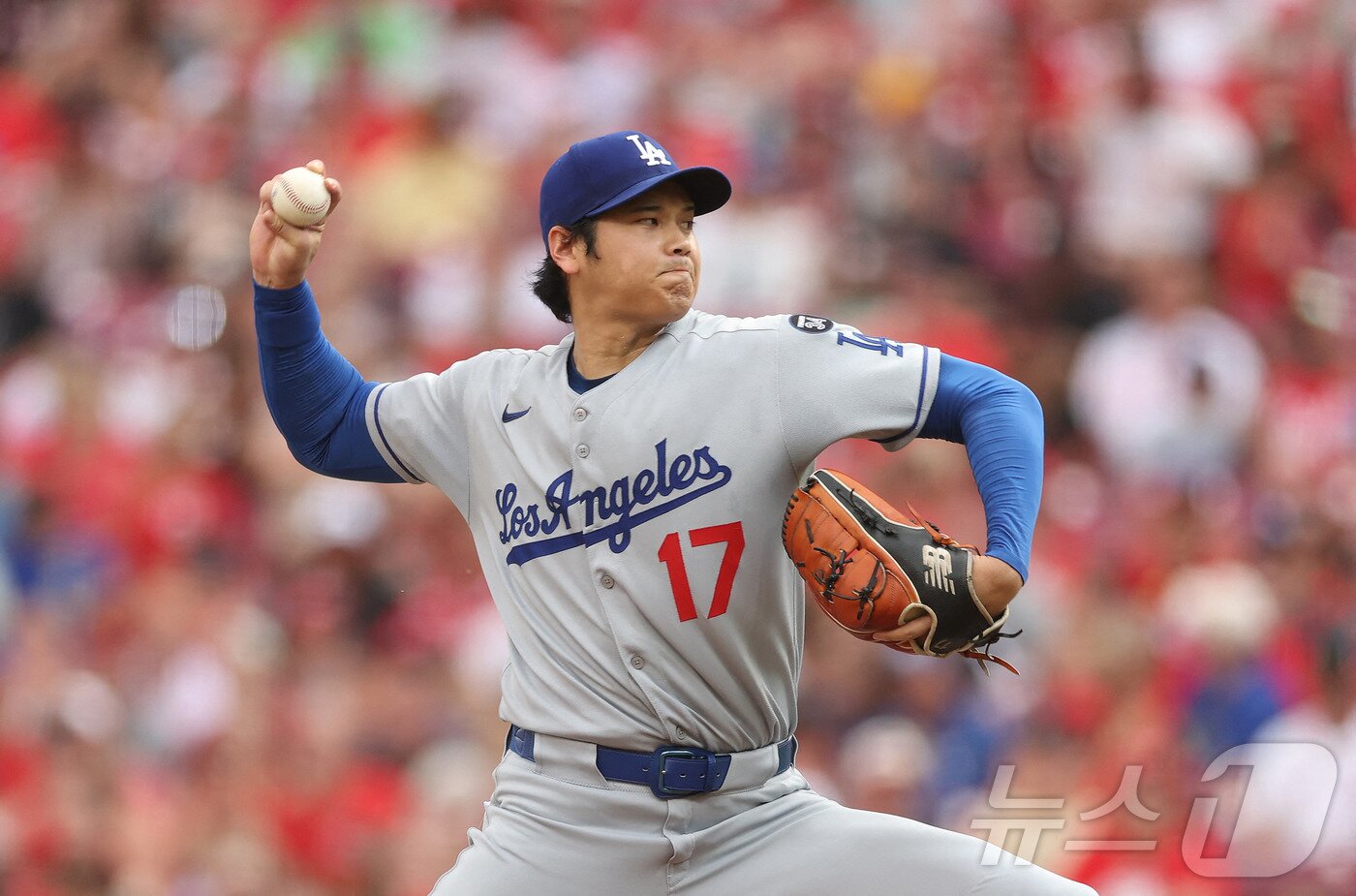 본문 이미지 - 투구하는 오타니. ⓒ AFP=뉴스1