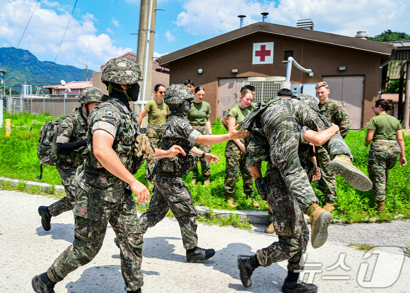 (서울=뉴스1) = 해병대 제2사단은 지난 27일부터 한·미 해병대의 전술적 교류를 통해 긴밀한 협력과 연합작전 수행능력을 제고하는 '25-2차 KMEP 훈련을 진행하고 있다고 3 …