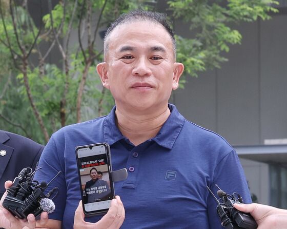 [뉴스1 PICK]스마트폰 꺼낸 명태균…"'오빠 잘될 거예요' 녹취 황금폰에 없다"