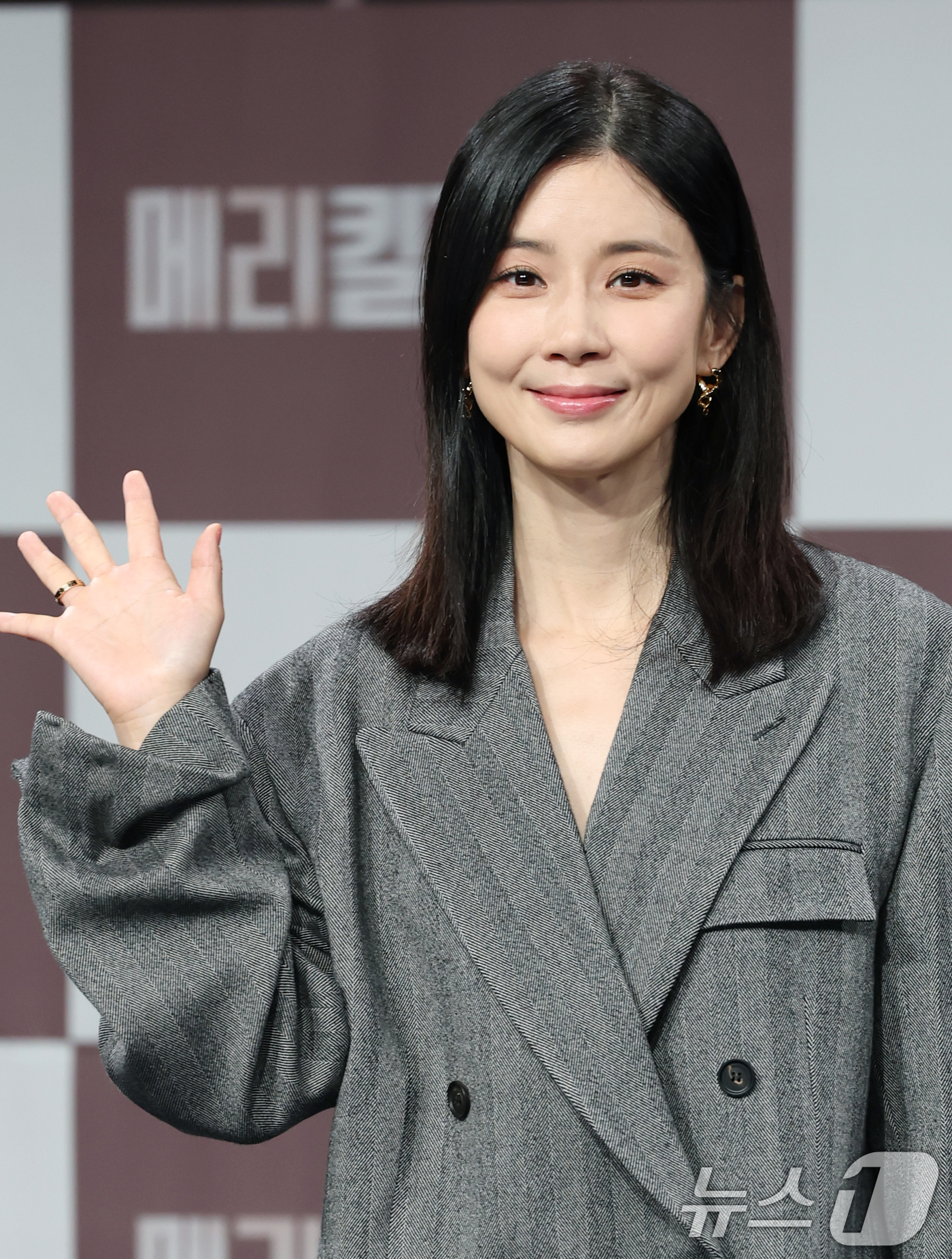 (서울=뉴스1) 권현진 기자 = 배우 이보영이 31일 오전 서울 마포구 MBC 골든마우스홀에서 열린 MBC 금토드라마 '메리킬즈피플' 제작발표회에 참석해 포즈를 취하고 있다.'메리 …