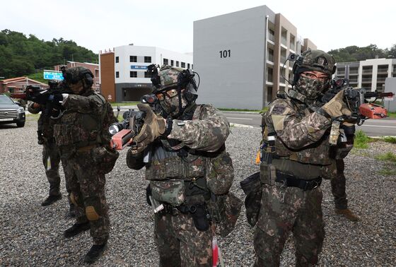 [뉴스1 PICK]"도심 테러 꼼짝마"…육군 51사단, 대테러 대응 훈련 실시