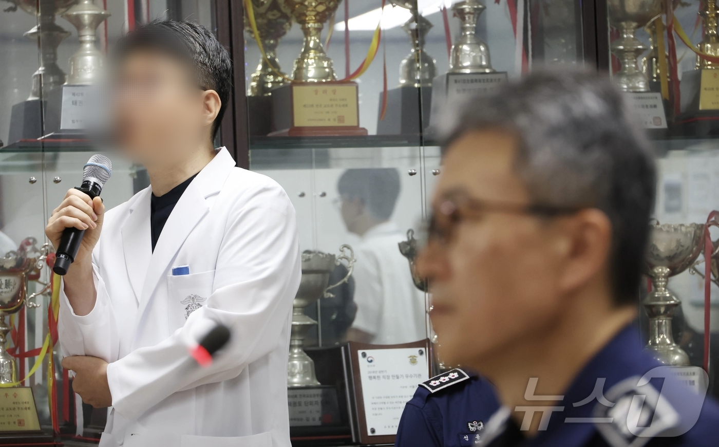 (의왕=뉴스1) 국회사진기자단 = 전현희 총괄위원장을 비롯한 더불어민주당 3대특검(내란·김건희·순직해병) 종합대응 특별위원회 위원들이 31일 경기 의왕시 서울구치소를 방문한 가운데 …