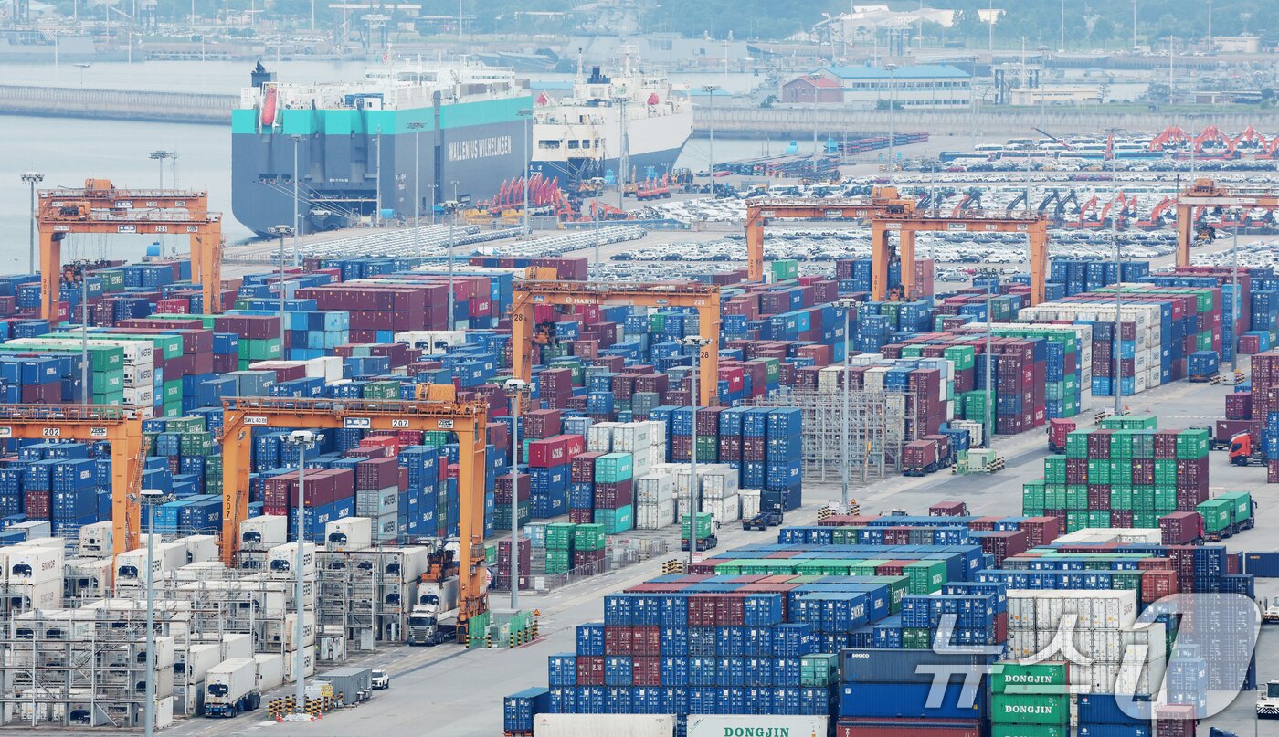 본문 이미지 - 한국과 미국이 관세 협상 시한을 하루 남기고 한국산 제품에 대한 '상호관세'를 예고했던 25%에서 15%로 낮추는 것을 골자로 한 무역 협상을 타결했다. 한국은 향후 반도체와 의약품 관세 부과시 최혜국 대우도 약속받았다. . 2025.7.31/뉴스1 ⓒ News1 김영운 기자