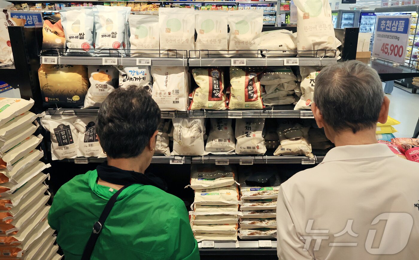 본문 이미지 - 서울 시내 한 대형마트. 2025.7.31/뉴스1 ⓒ News1 김진환 기자