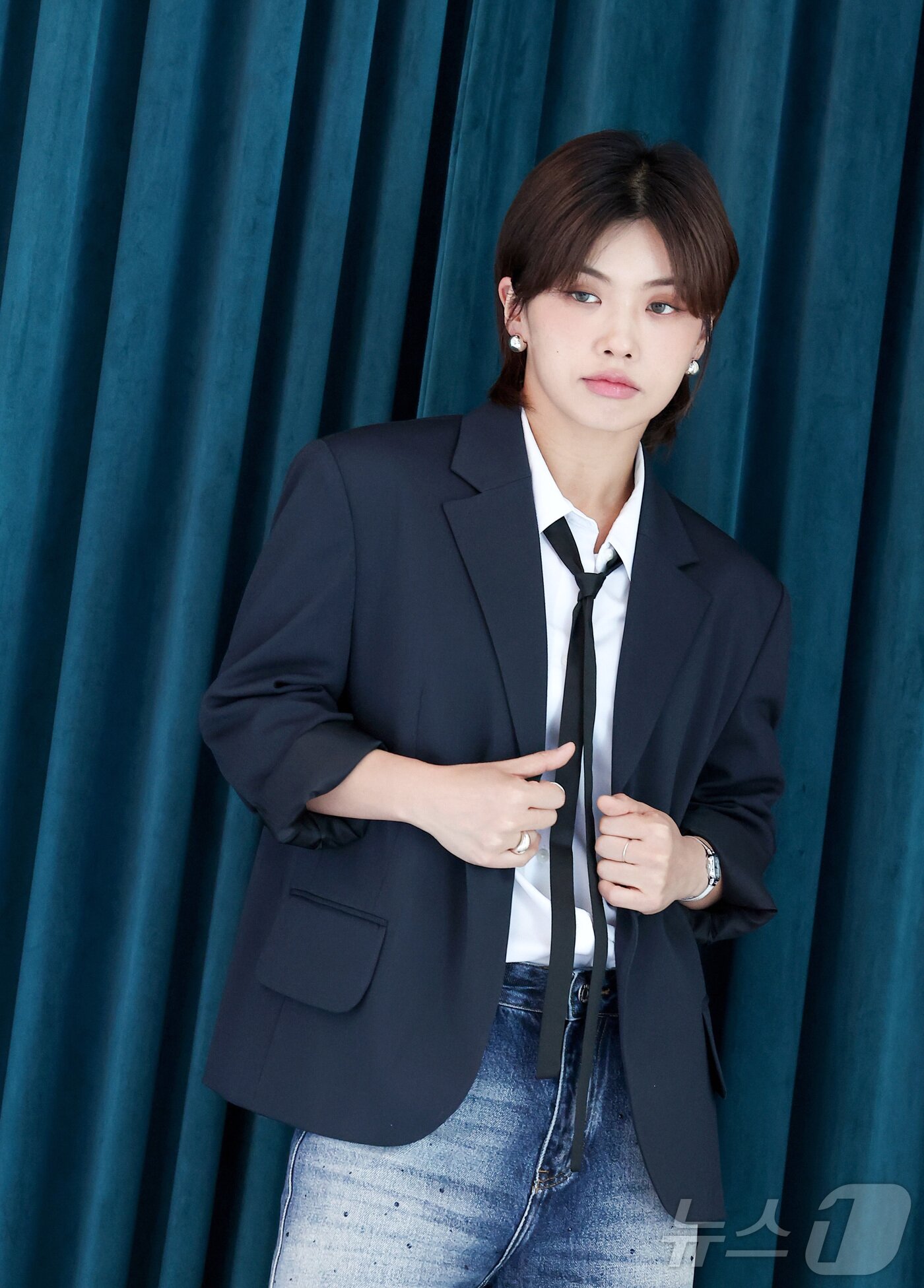 본문 이미지 - 뮤지컬 '프리다'에서 레플레하 역을 맡은 안무가 아이키가 31일 서울 강남구의 한 빌딩에서 뉴스1과 인터뷰를 하기에 앞서 포즈를 취하고 있다. 2025.7.31/뉴스1 ⓒ News1 김성진 기자