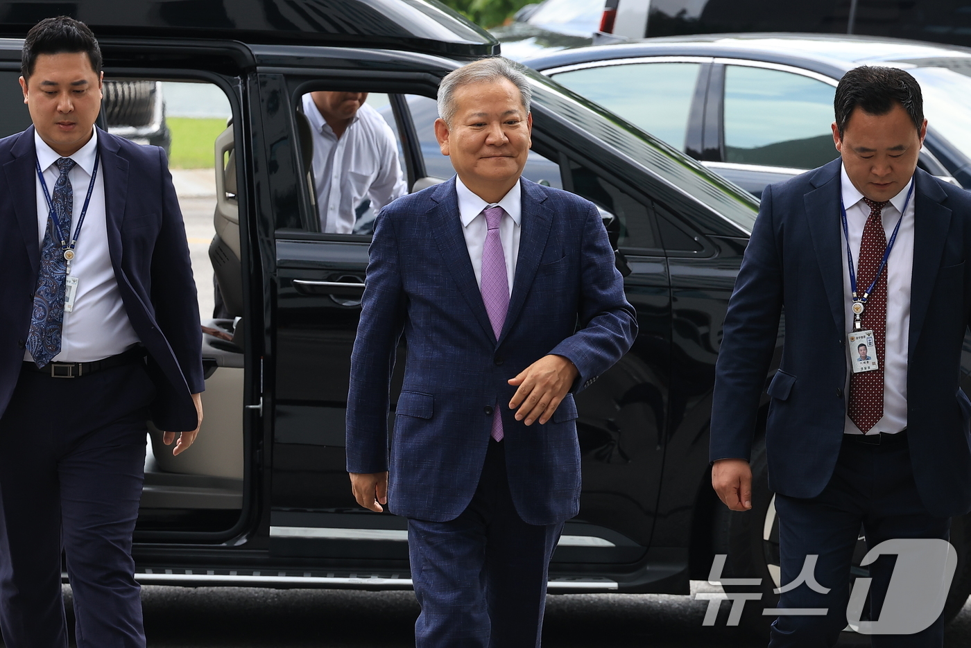 (서울=뉴스1) 박정호 기자 = 구속 전 피의자 심문(영장실질심사)을 앞둔 이상민 전 행정안전부 장관이 31일 오후 내란특검이 위치한 서울 서초동 서울고등검찰청으로 출석하고 있다. …