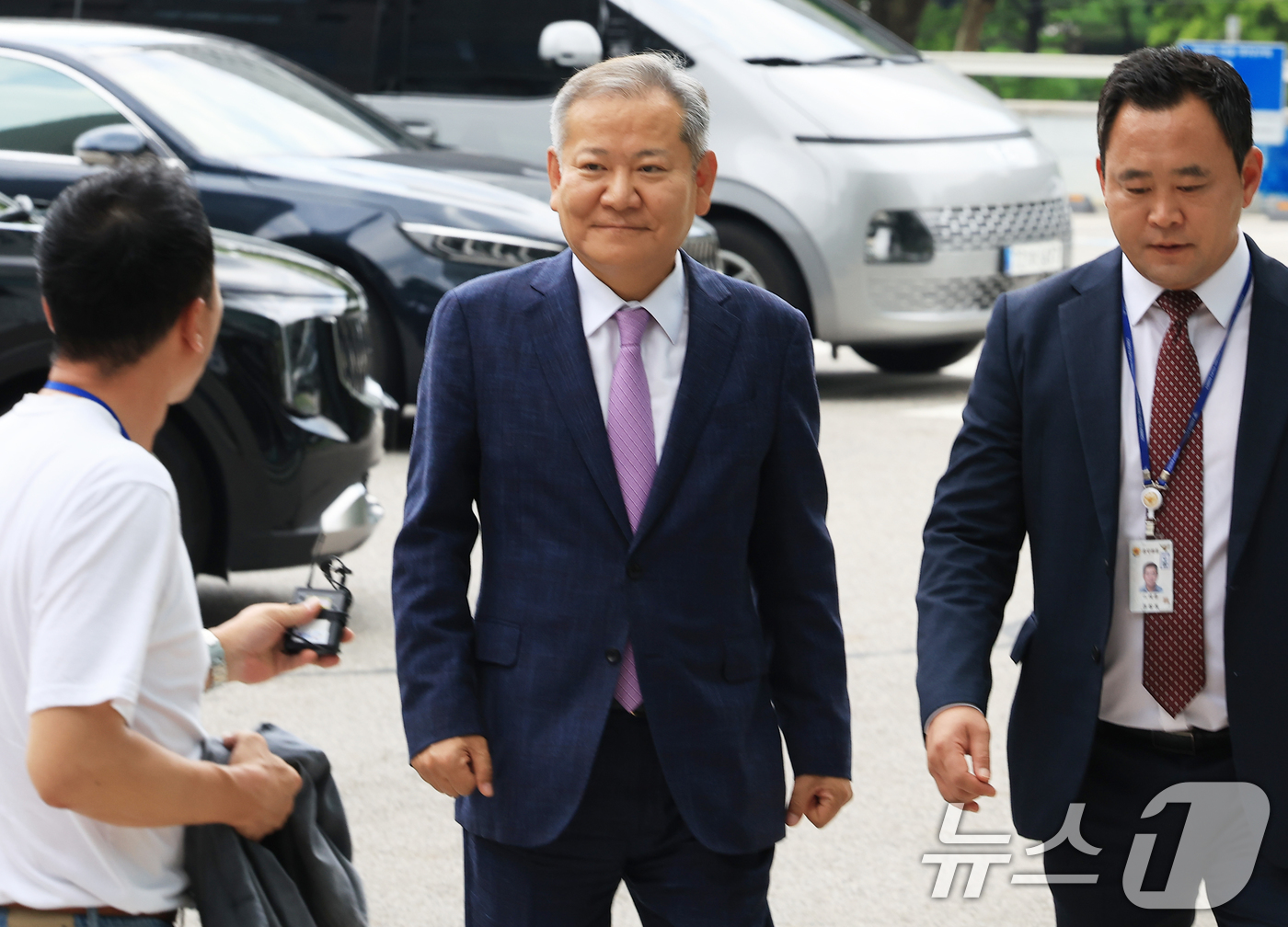 (서울=뉴스1) 박정호 기자 = 구속 전 피의자 심문(영장실질심사)을 앞둔 이상민 전 행정안전부 장관이 31일 오후 내란특검이 위치한 서울 서초동 서울고등검찰청으로 출석하고 있다. …