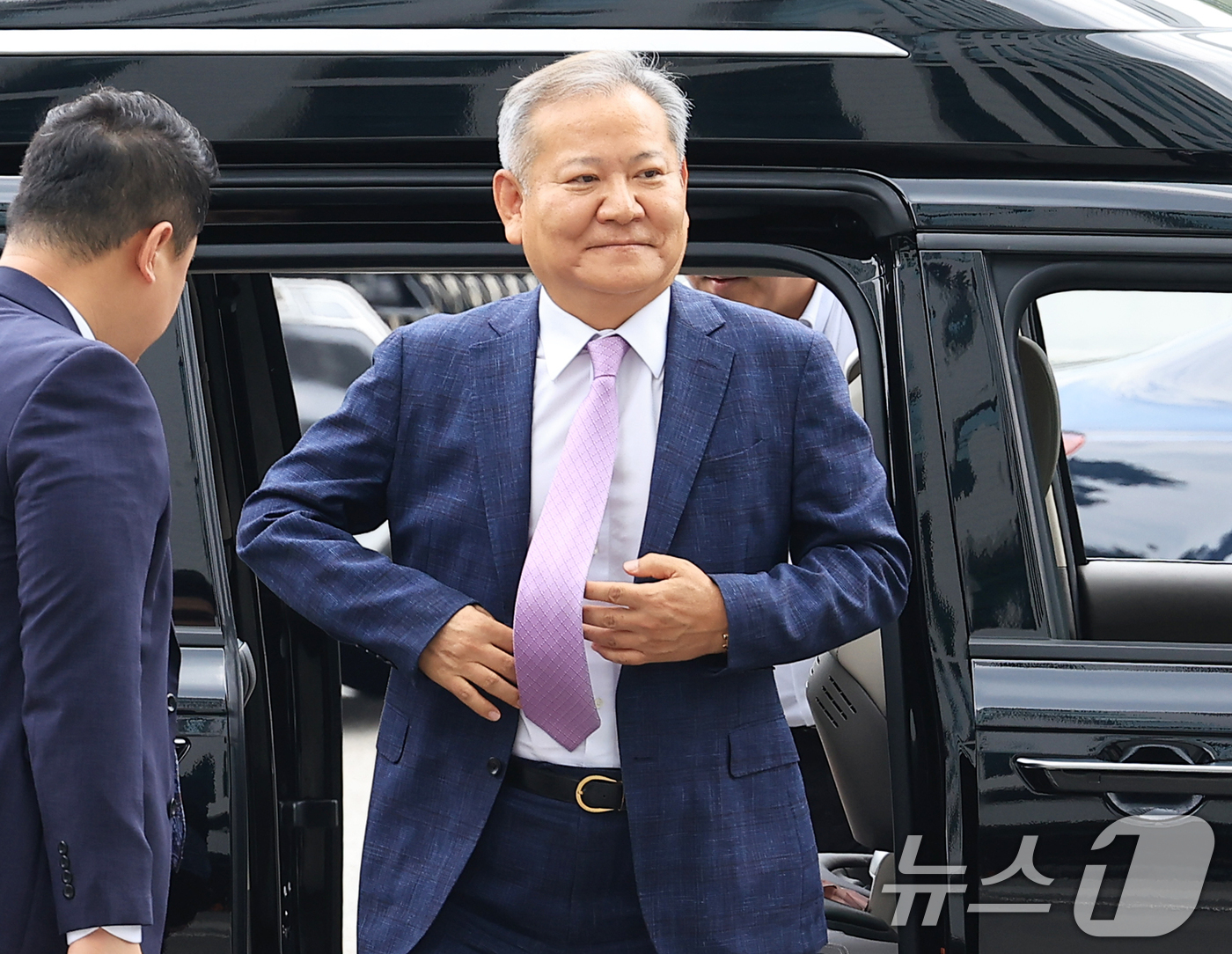 (서울=뉴스1) 박정호 기자 = 구속 전 피의자 심문(영장실질심사)을 앞둔 이상민 전 행정안전부 장관이 31일 오후 내란특검이 위치한 서울 서초동 서울고등검찰청으로 출석하고 있다. …