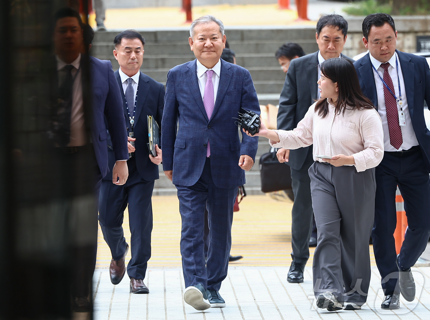 (서울=뉴스1) 김도우 기자 = 12·3 비상계엄 당시 '언론사 단전·단수'를 지시한 의혹을 받는 이상민 전 행정안전부 장관이 31일 서울 서초구 서울중앙지방법원에서 열린 구속 전 …