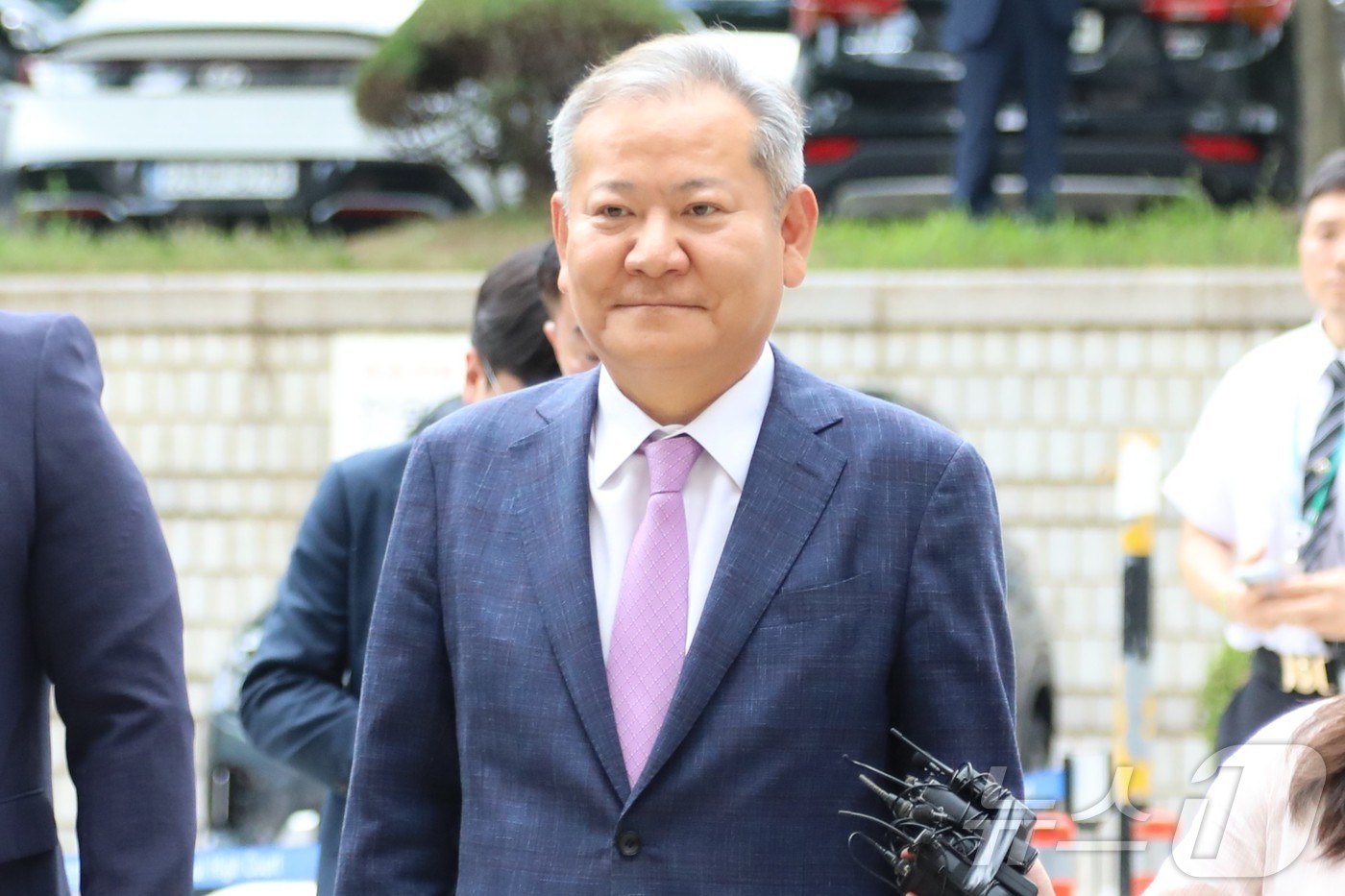 (서울=뉴스1) 송송이 기자 = 이상민 전 행정안전부 장관이 31일 오후 서울 서초구 서울중앙지방법원에서 열릴 구속 전 피의자 심문에 출석하고 있다. 이 전 장관은 12·3 비상계 …