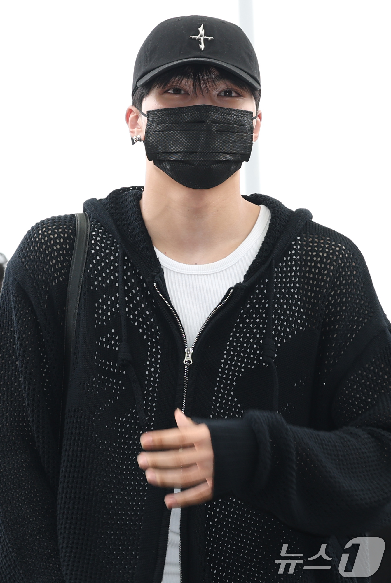 (인천공항=뉴스1) 권현진 기자 = 제로베이스원 박건욱이 31일 오후 해외 일정을 위해 인천국제공항을 통해 미국 LA로 출국하고 있다. 2025.7.31/뉴스1