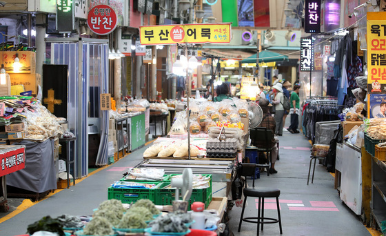 경기 침체에 골목상권 '찬바람'…소상공인 체감경기·전망 모두 하락