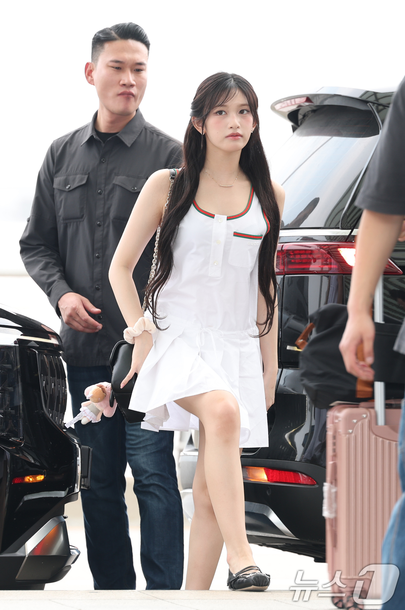 (인천공항=뉴스1) 권현진 기자 = 아이브 이서가 31일 오후 해외 일정을 위해 인천국제공항을 통해 미국 LA로 출국하고 있다. 2025.7.31/뉴스1