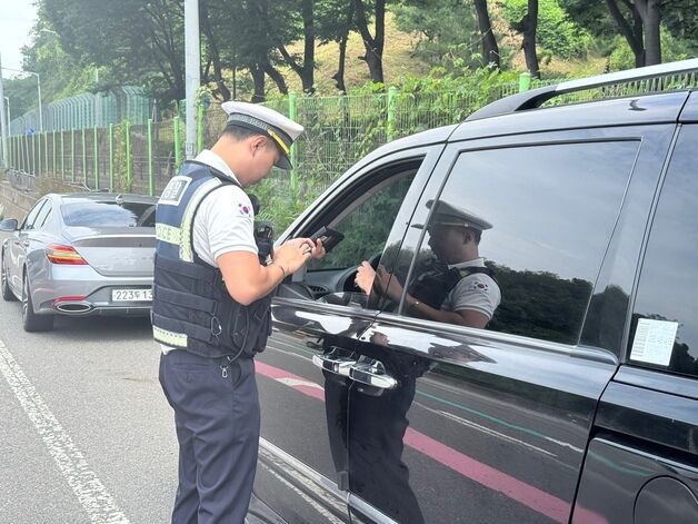 암행순찰차 뜨니 "급해서 그랬다"…버스전용차로 미준수 운전자들 변명