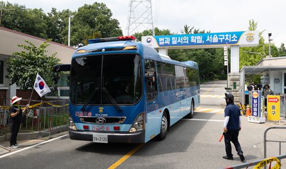 [속보] 김건희 특검 "尹 완강 거부로 오전 9시40분 체포영장 집행 중단"