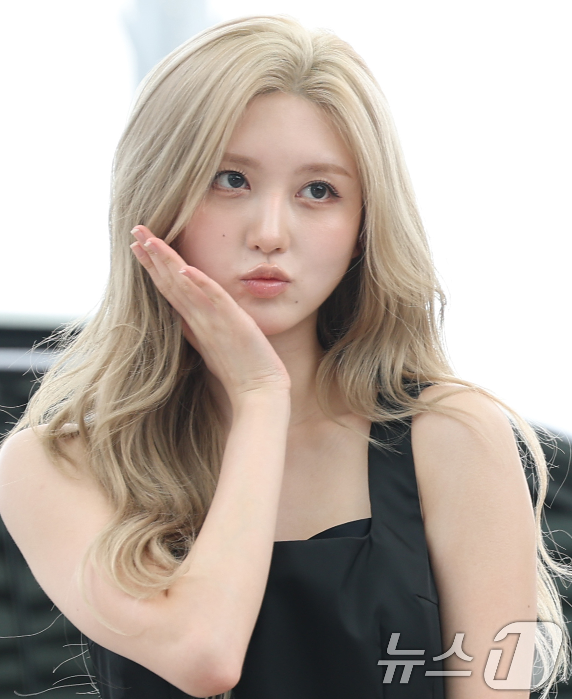 (인천공항=뉴스1) 권현진 기자 = 아이브 가을이 31일 오후 해외 일정을 위해 인천국제공항을 통해 미국 LA로 출국하고 있다. 2025.7.31/뉴스1