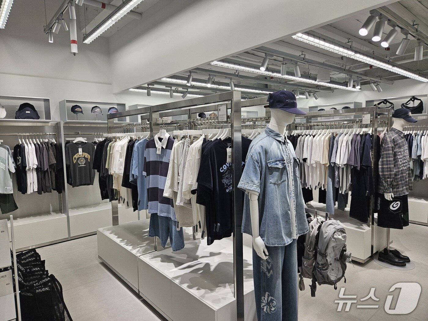 본문 이미지 - 무신사 스토어 강남 내부 모습.ⓒ 뉴스1/김진희 기자.