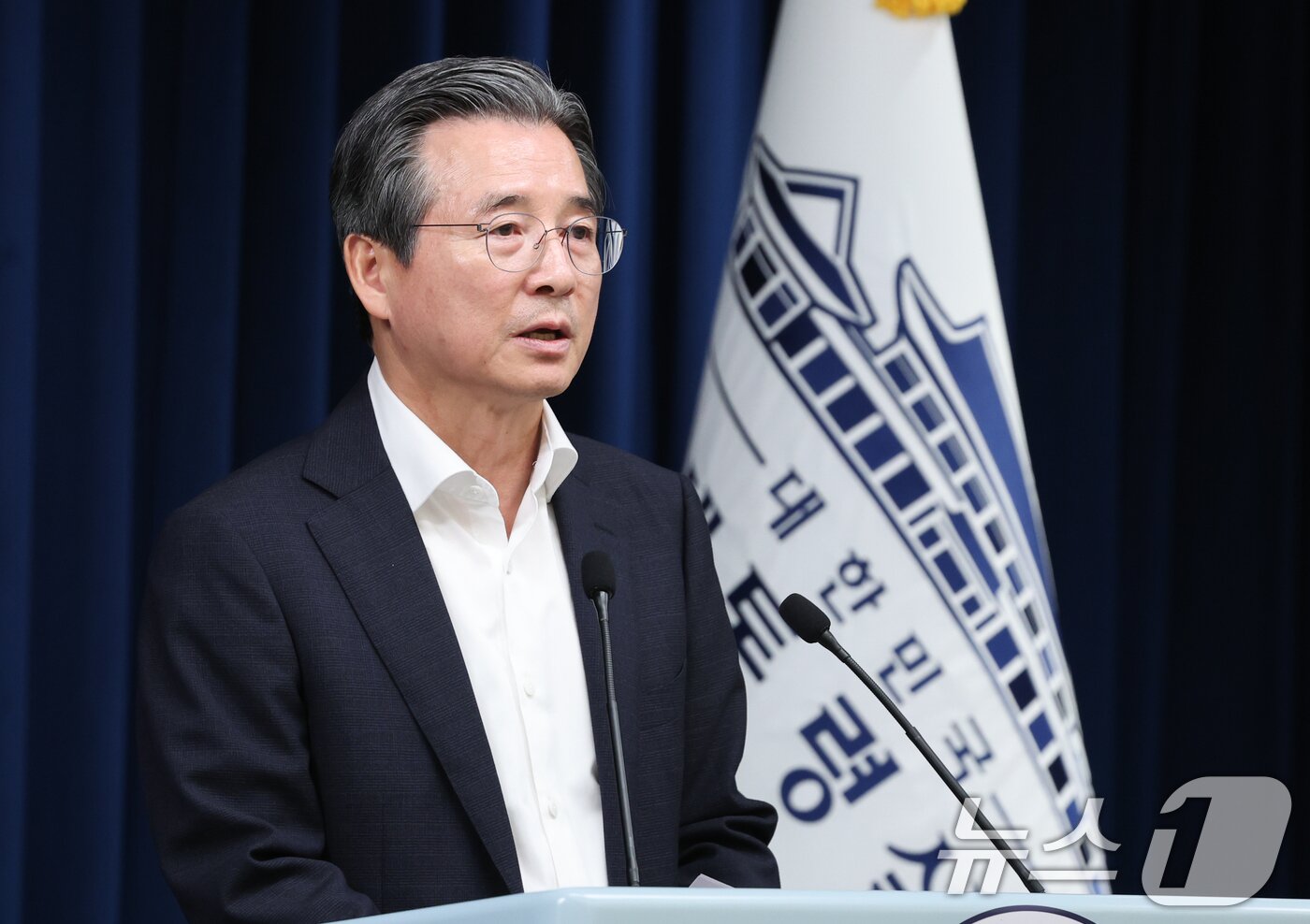 본문 이미지 - 김용범 정책실장이 31일 서울 용산구 대통령실 청사에서 한국형 차세대 전력망 관련 브리핑을 하고 있다. 2025.7.31/뉴스1 ⓒ News1 허경 기자