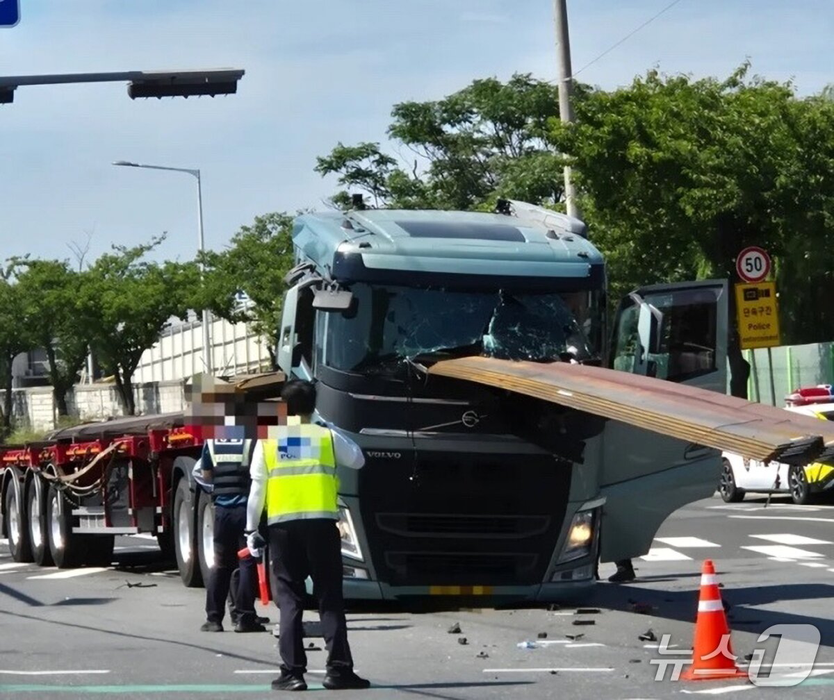 본문 이미지 - 사고를 당한 트레일러. (독자제공, 재판매 및 DB금지) 2025.7.31/뉴스1