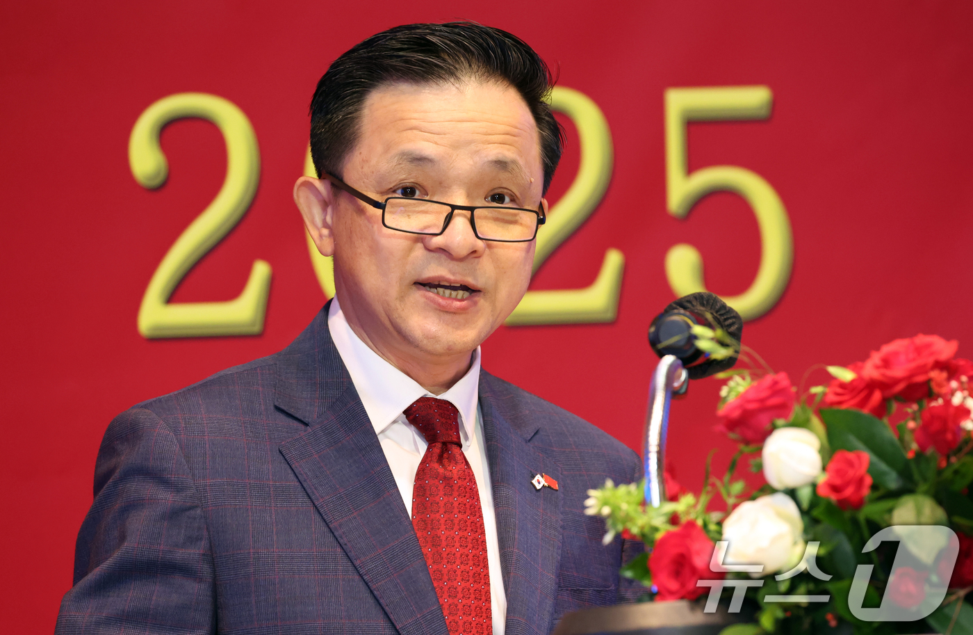 (서울=뉴스1) 김명섭 기자 = 다이빙 주한중국 대사가 31일 서울 중구 앰배서더 서울 풀만 호텔에서 열린 중국인민해방군 건군 98주년 기념 리셉션에서 기념사를 하고 있다.  20 …