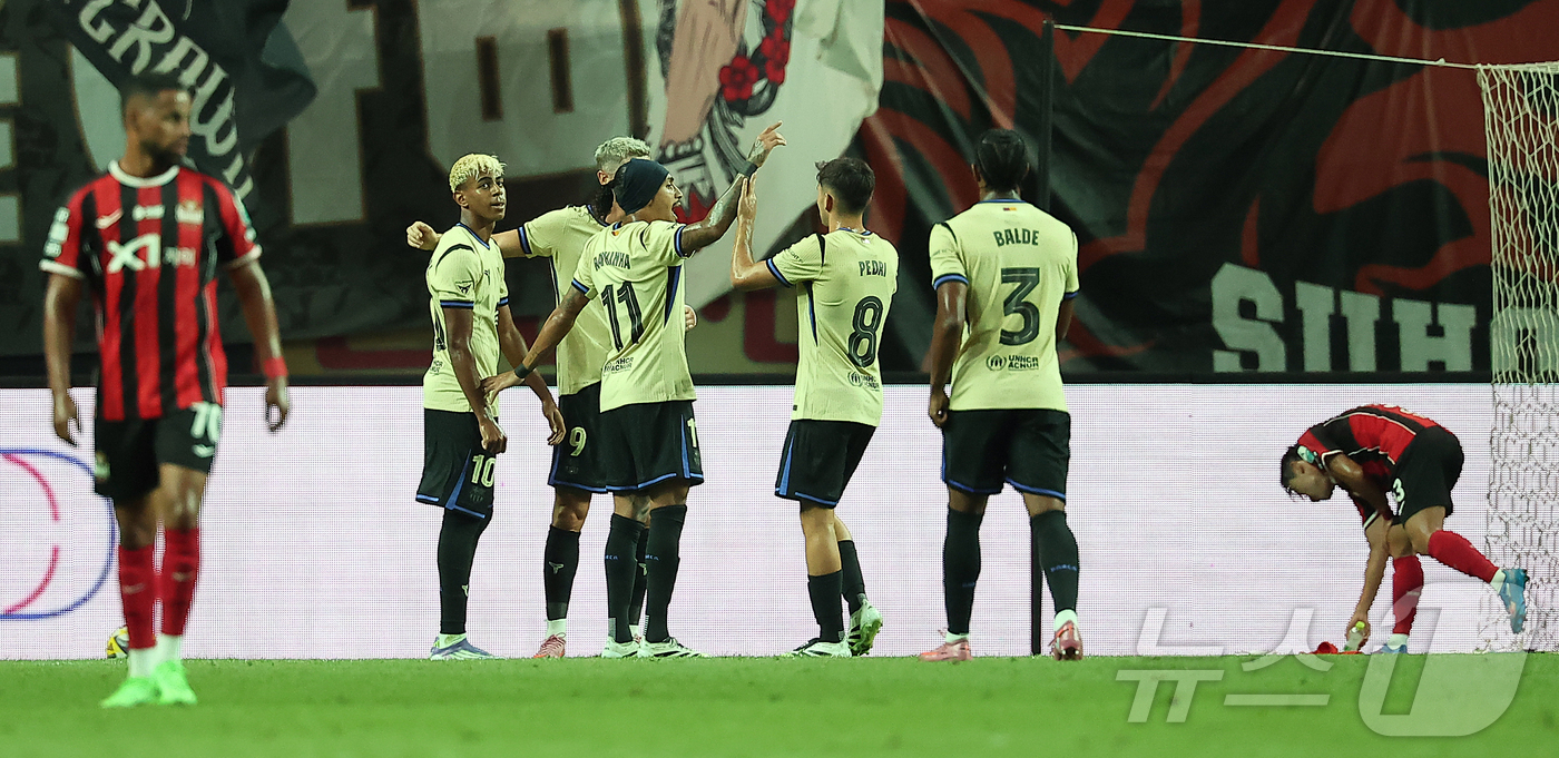 (서울=뉴스1) 김진환 기자 = 31일 서울 마포구 상암동 서울월드컵경기장에서 열리는 ‘2025 FC바르셀로나 아시아투어’ FC서울과 FC바르셀로나의 경기, 전반 FC바르셀로나 라 …