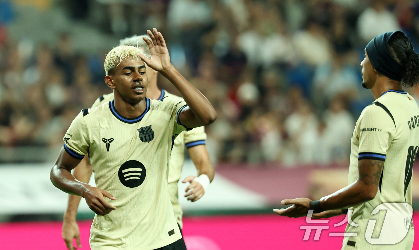 (서울=뉴스1) 이승배 기자 = 31일 서울 마포구 상암동 서울월드컵경기장에서 열린 ‘2025 FC바르셀로나 아시아투어’ FC서울과 FC바르셀로나의 경기,  FC바르셀로나 라민 야 …