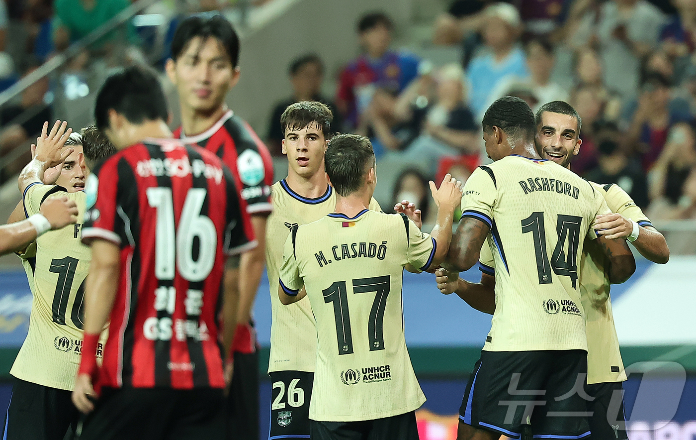 (서울=뉴스1) 김진환 기자 = 31일 서울 마포구 상암동 서울월드컵경기장에서 열리는 ‘2025 FC바르셀로나 아시아투어’ FC서울과 FC바르셀로나의 경기, 후반 FC바르셀로나 페 …