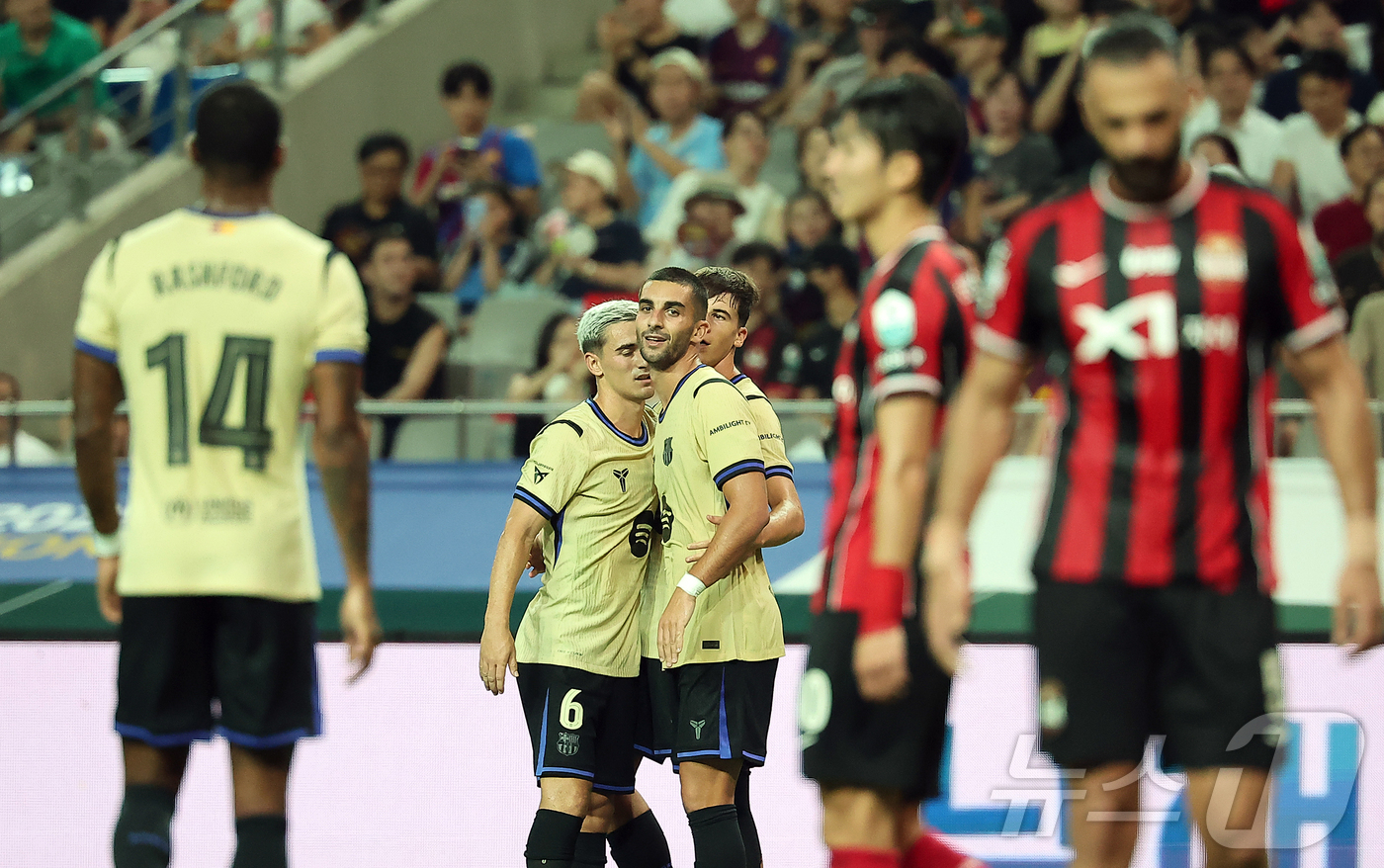 (서울=뉴스1) 김진환 기자 = 31일 서울 마포구 상암동 서울월드컵경기장에서 열리는 ‘2025 FC바르셀로나 아시아투어’ FC서울과 FC바르셀로나의 경기, 후반 FC바르셀로나 페 …