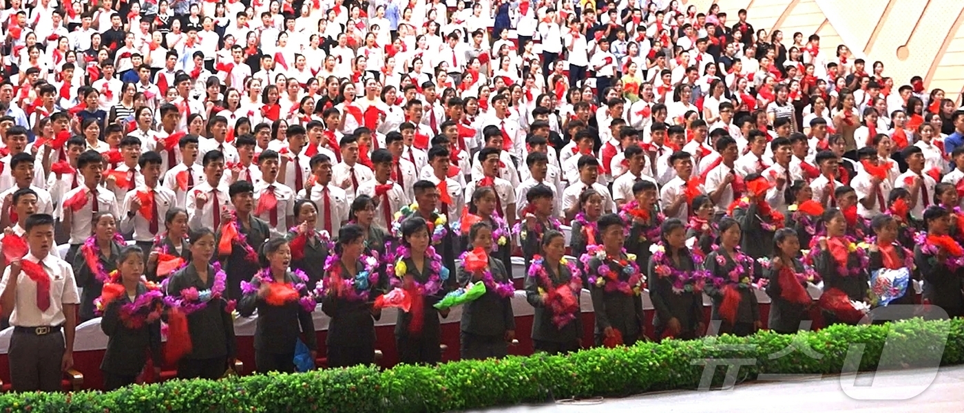 (평양 노동신문=뉴스1) = 북한 노동당 기관지 노동신문은 4일 "당 창건 80돌과 조국해방 80돌이 되는 올해를 값높은 위훈으로 빛내여갈 열혈청춘들의 애국적 열정이 세차게 분출되 …