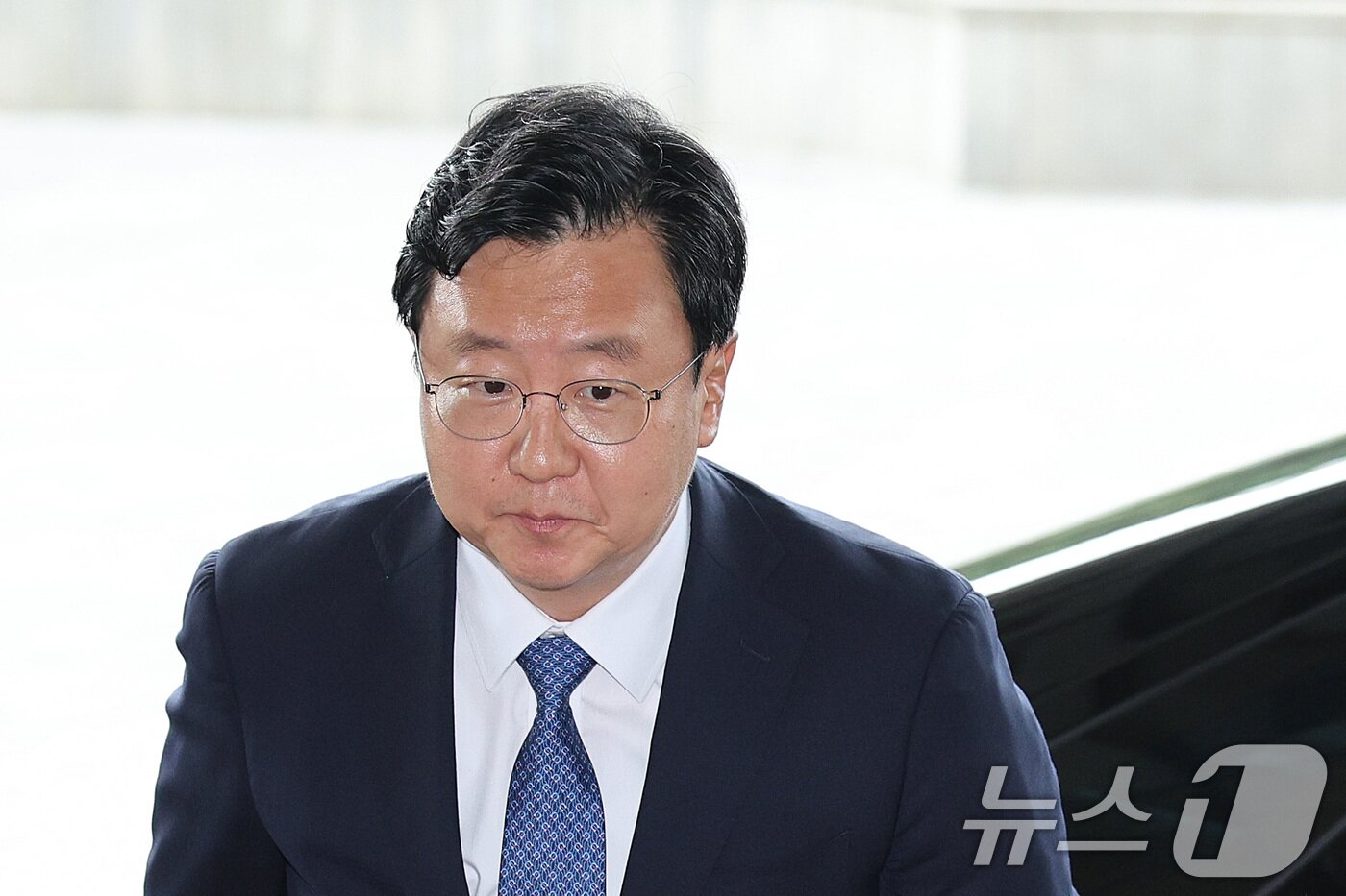 본문 이미지 - 정진우 신임 서울중앙지검장이 4일 오전 서울 서초구 서울중앙지검으로 출근하고 있다. 2025.7.4/뉴스1 ⓒ News1 신웅수 기자