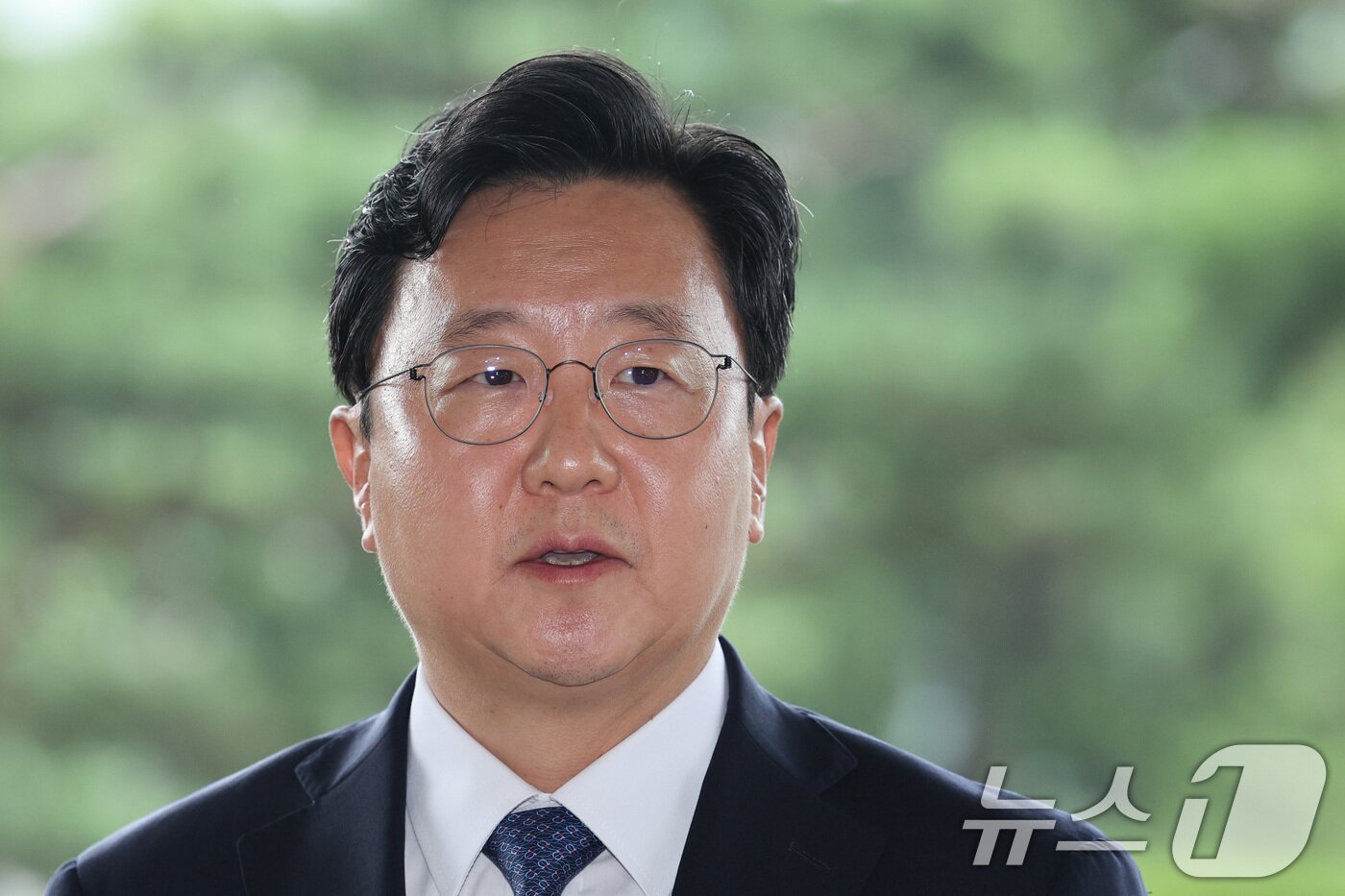 본문 이미지 - 정진우 신임 서울중앙지검장이 4일 오전 서울 서초구 서울중앙지검으로 출근하며 취재진의 질의에 답변하고 있다. 2025.7.4/뉴스1 ⓒ News1 신웅수 기자