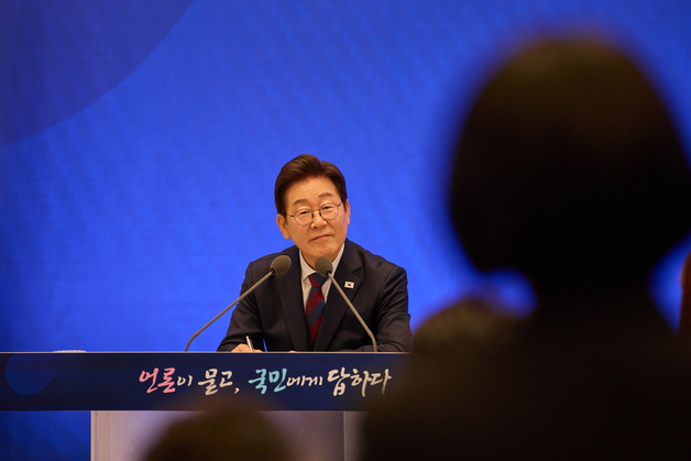 '현지 누나' 파문에…9년째 공석 '특별감찰관' 압박 고조