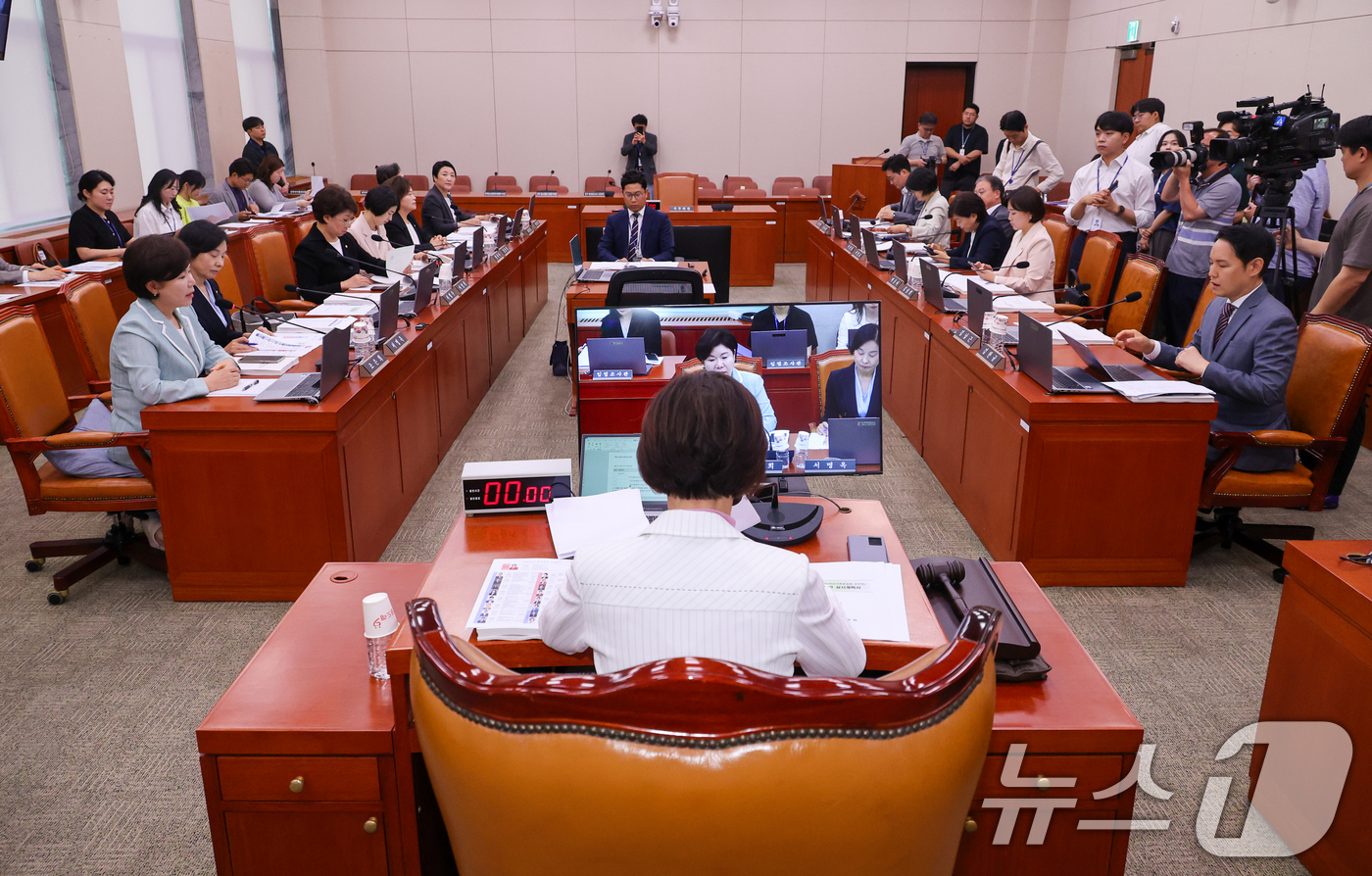 (서울=뉴스1) 안은나 기자 = 국회 여성가족위원회 조은희 국민의힘 간사가 4일 오전 서울 여의도 국회에서 열린 제426회국회(임시회) 제2차 전체회의에서 국무위원후보자(여성가족부 …