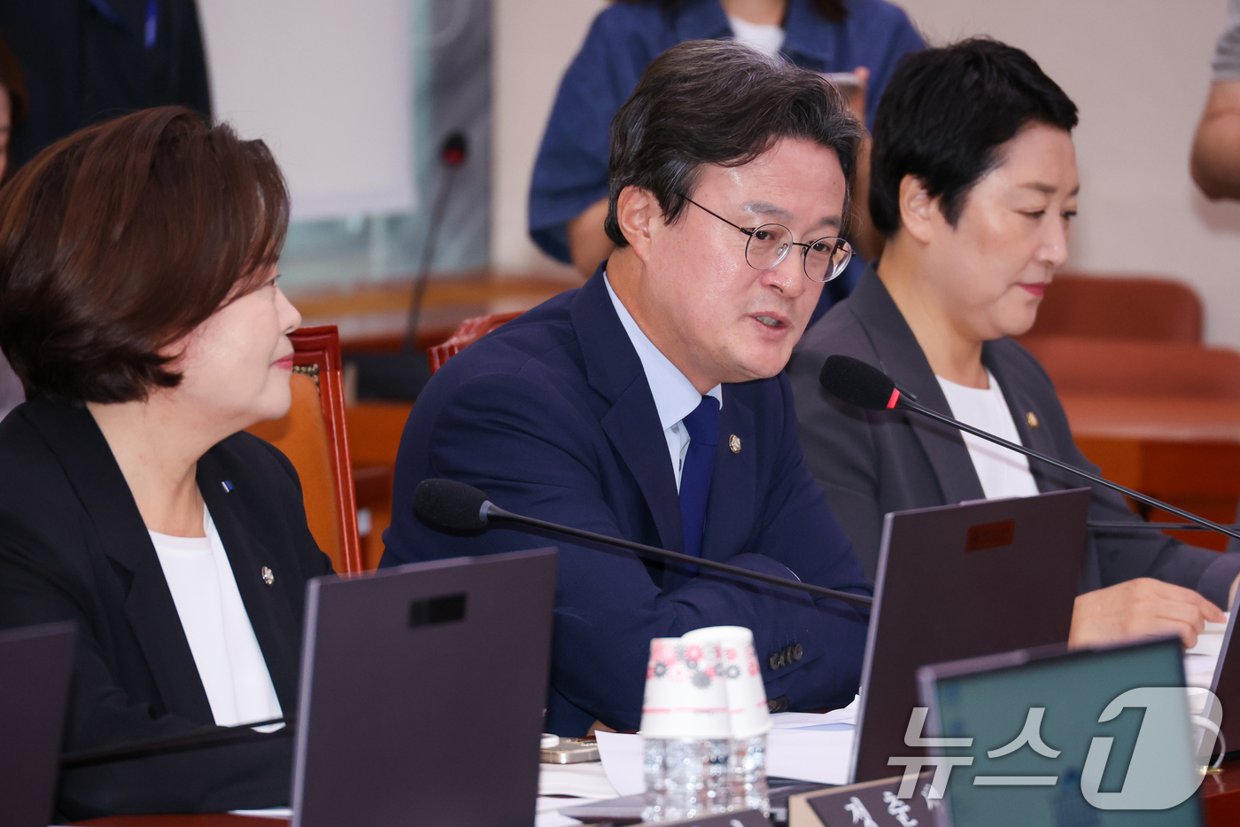 (서울=뉴스1) 안은나 기자 = 채현일 더불어민주당 의원이 4일 오전 서울 여의도 국회에서 열린 제426회국회(임시회) 여성가족위원회 제2차 전체회의에서 인사말을 하고 있다. 20 …